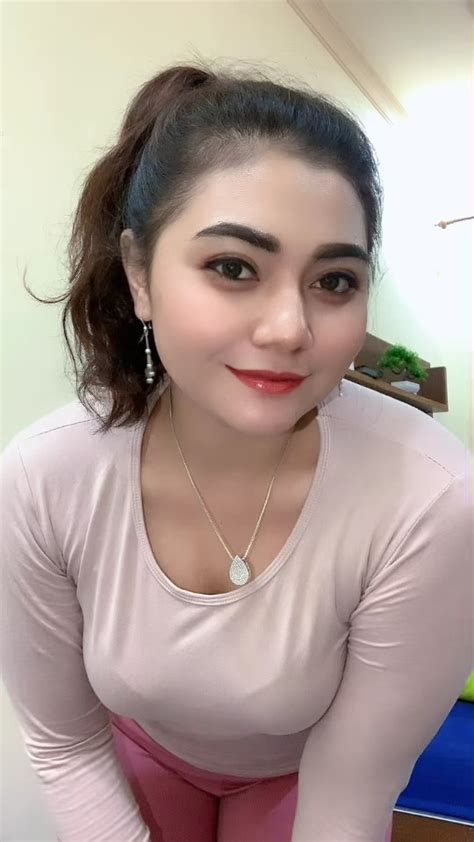 Tante indonesia mendesah